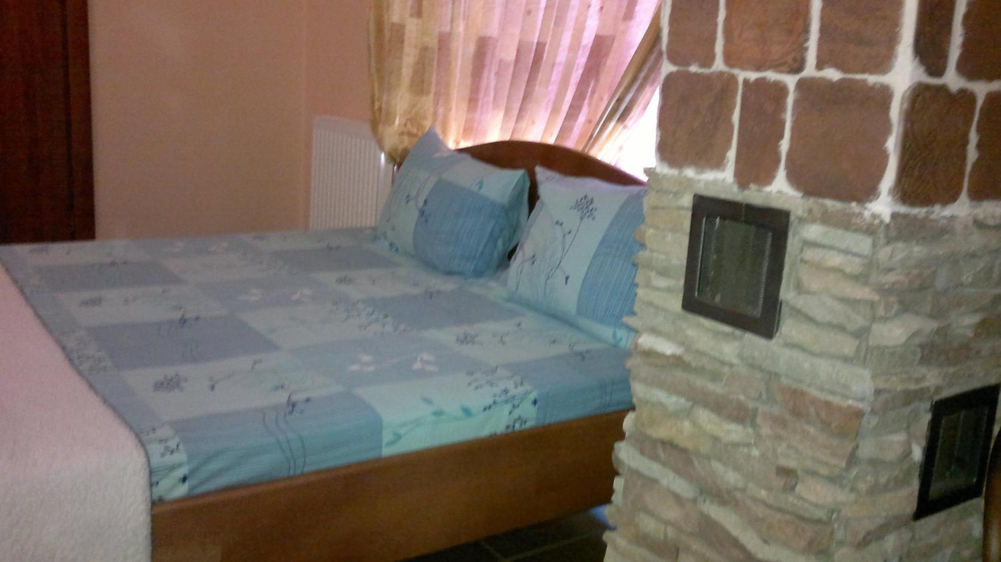 Hotel Adonis Úzhgorod Habitación foto