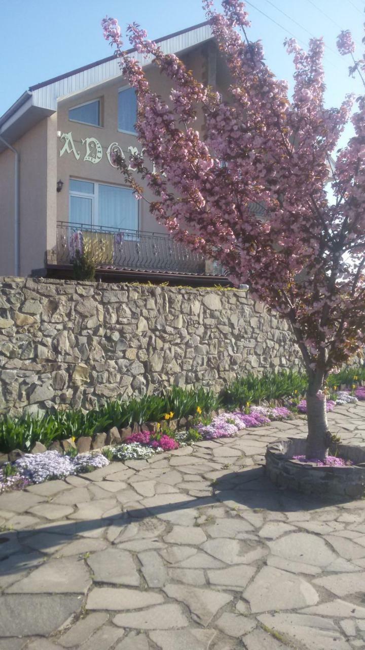 Hotel Adonis Úzhgorod Exterior foto