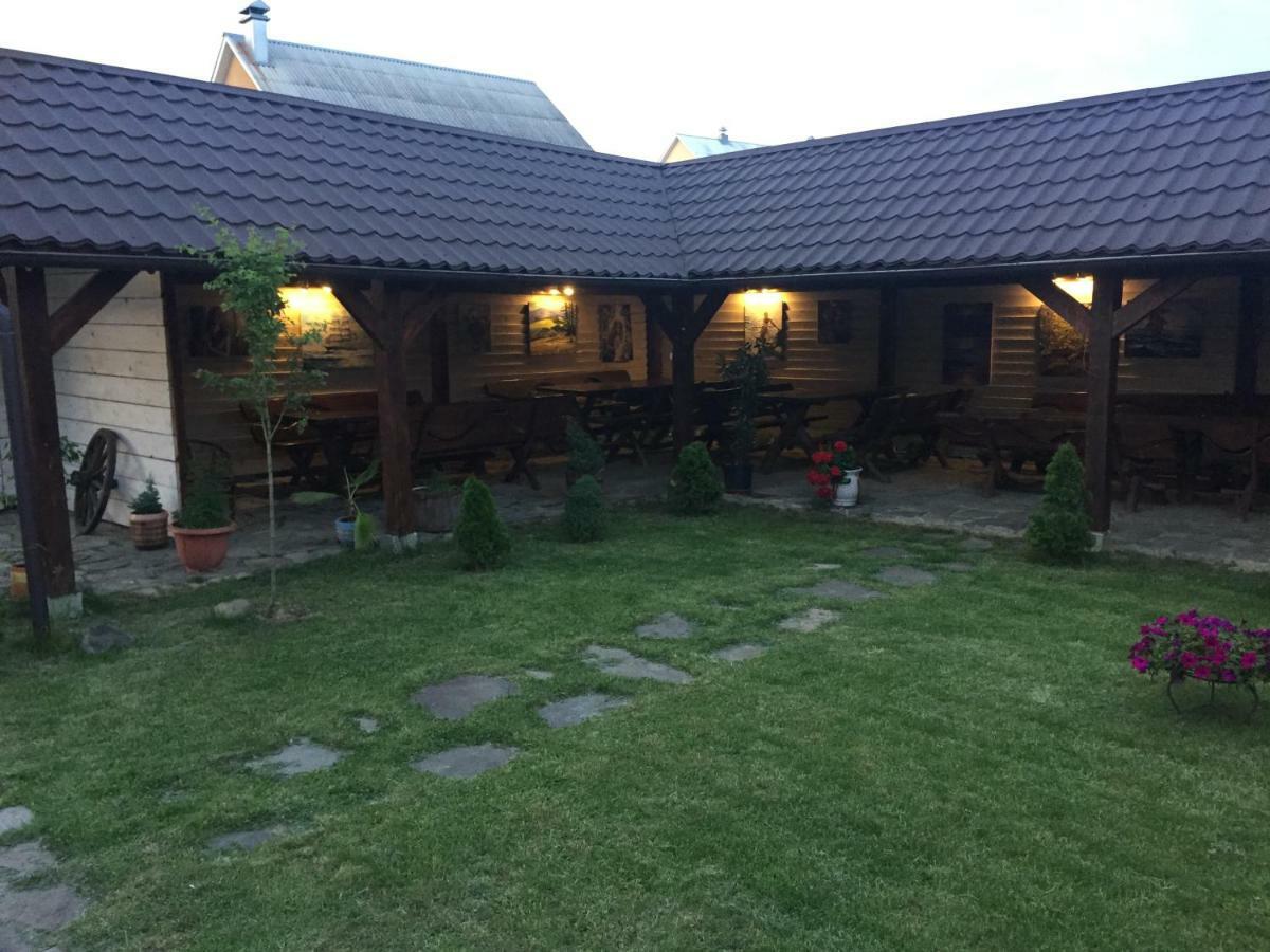 Hotel Adonis Úzhgorod Exterior foto