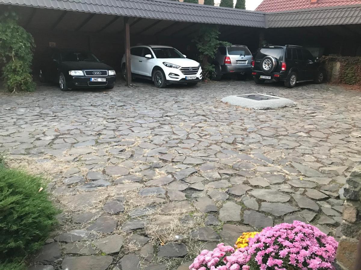 Hotel Adonis Úzhgorod Exterior foto
